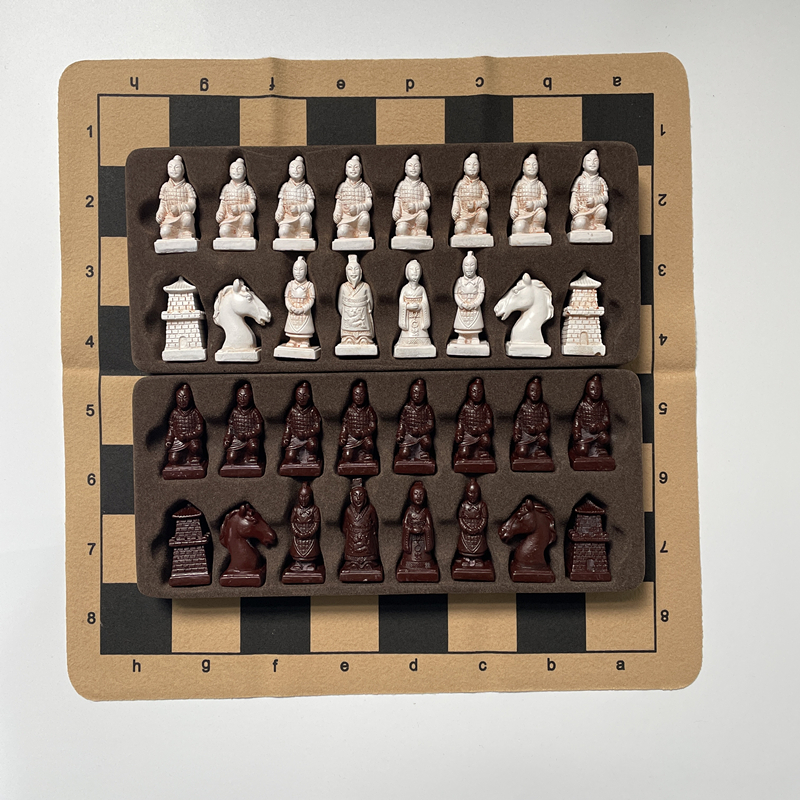 New design of small-sized ches - огляд і ціна Board Game Festival