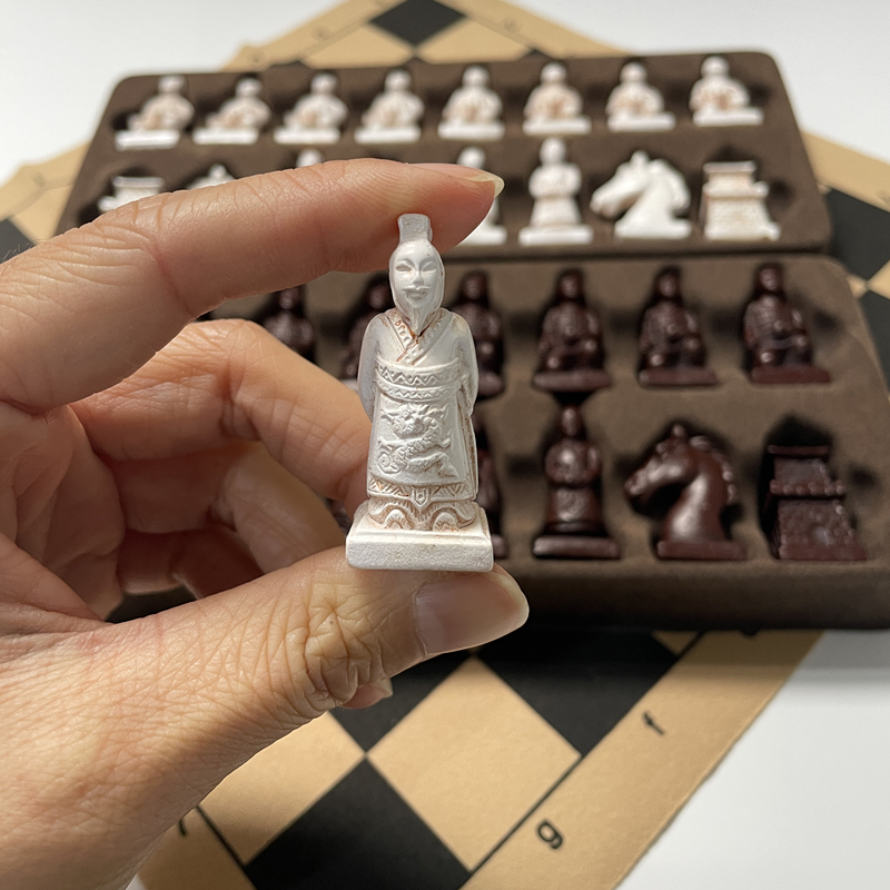 New design of small-sized ches - огляд і ціна Board Game Festival