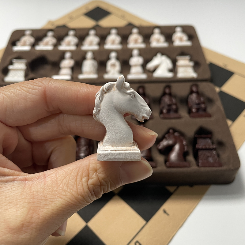 New design of small-sized ches - огляд і ціна Board Game Festival